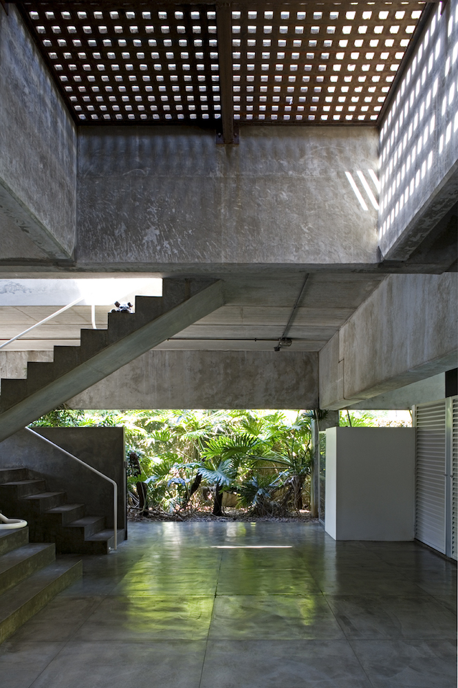 Paulo Mendes da Rocha, Casa Gerassi, 1988–91, São Paulo. Photo: Leonardo Finotti/Casa da Arquitectura.